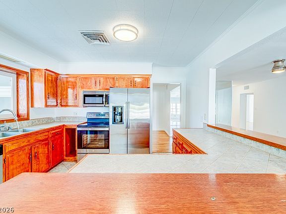 4th image of 709 Park Paseo