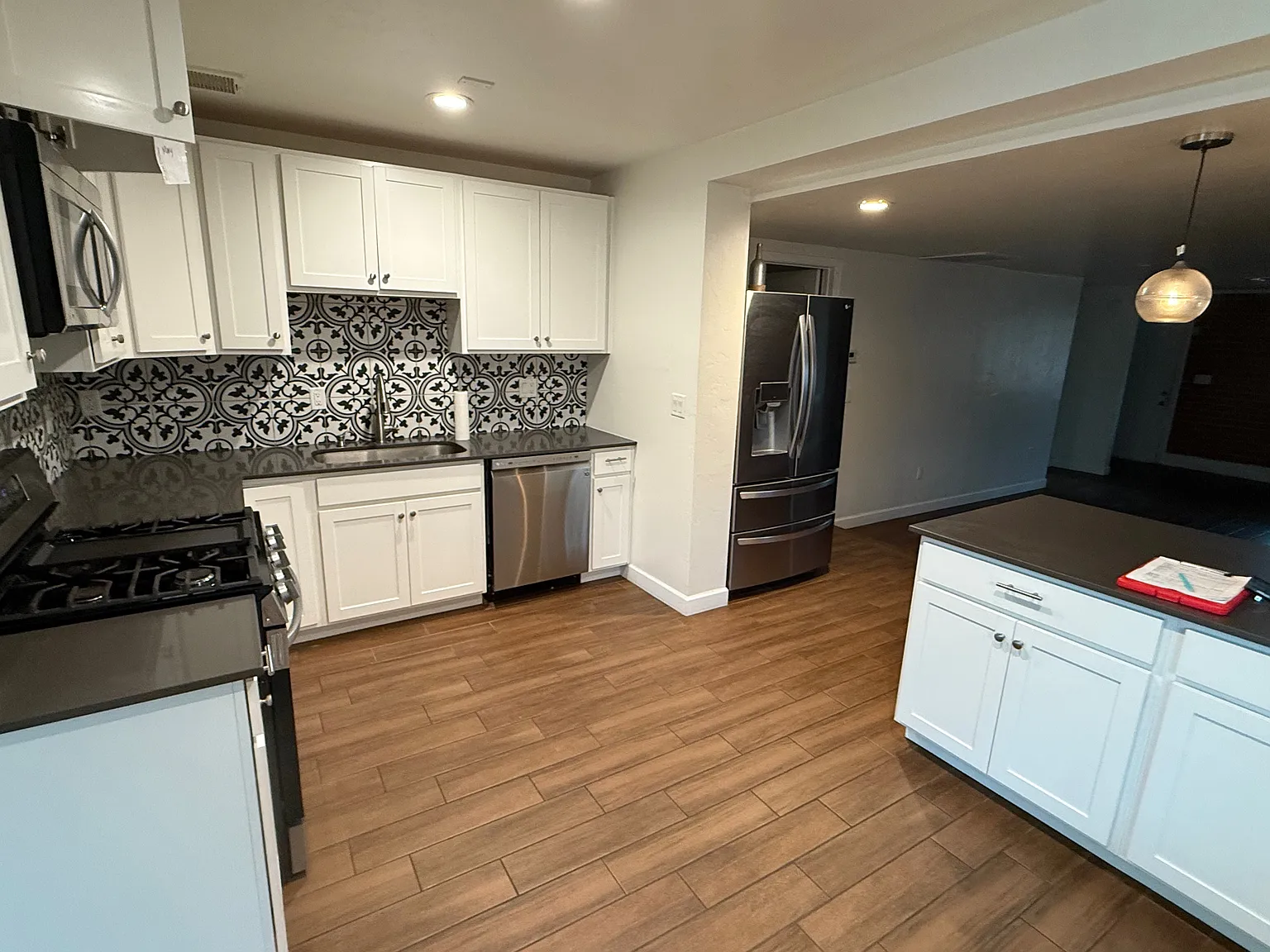 3 bed, 1667 sqft, $2,400 — Photo 4