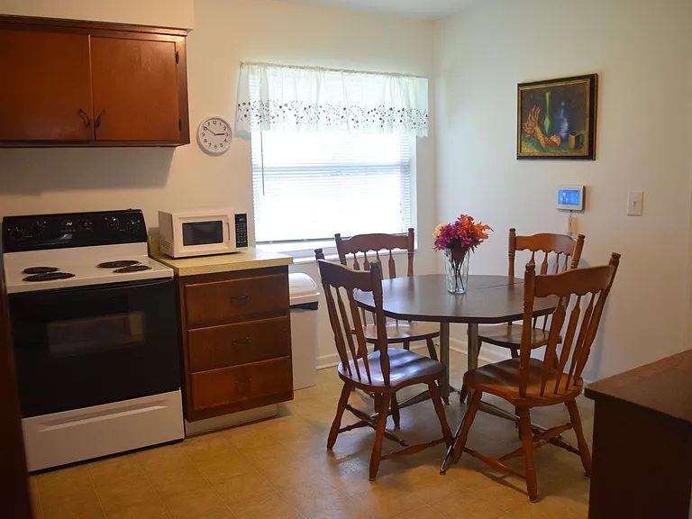 1622 NE Maureen Ct — Photo 6