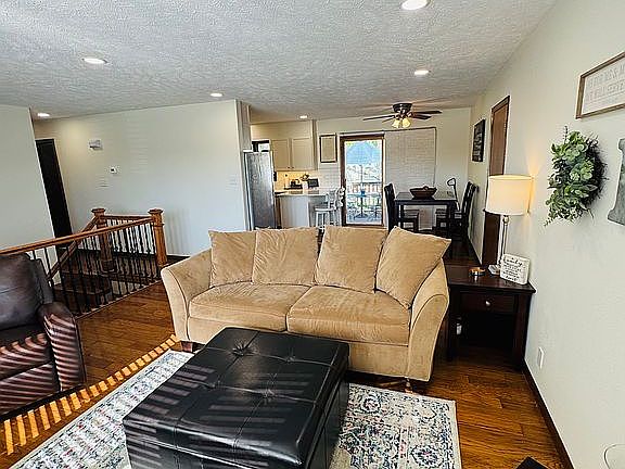 3rd image of 1131 Hill St