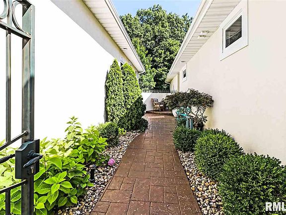 3rd image of 5601 W Woodbriar Ln