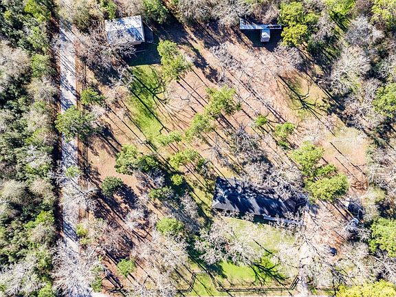 Great potential use of the land with side entrance access to a shop and separate access to the home.