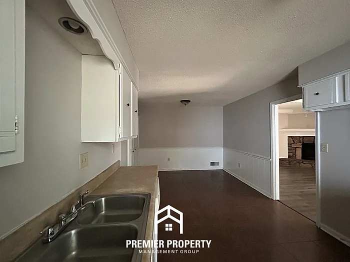 3857 Clemmer Dr — Photo 6