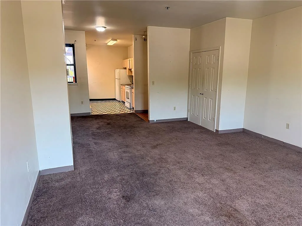 3 bed, 1.0 bath, 800 sqft, $1,650 — Photo 3