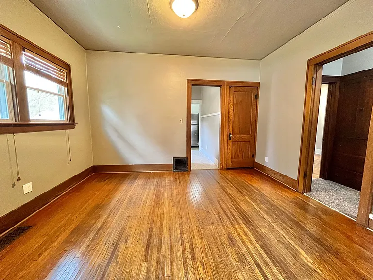 1012 W 22nd St — Photo 6