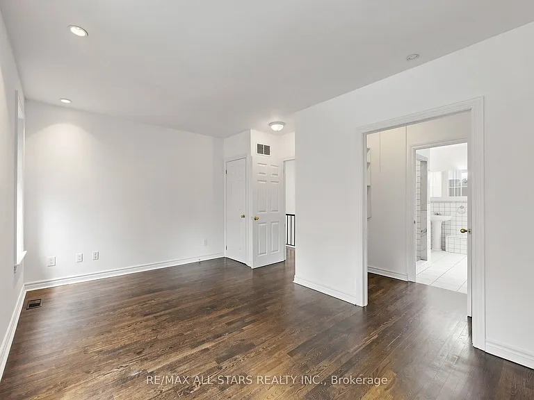 68 Macpherson Ave — Photo 20