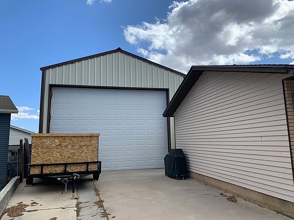3rd image of 205 Settlers Dr