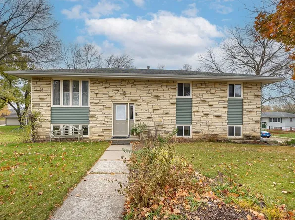 3398 Venture Ct, Dubuque, IA 52002