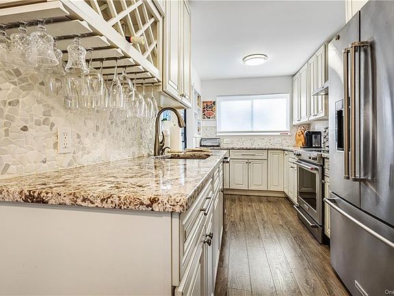 3rd image of 107 Buckingham Ct