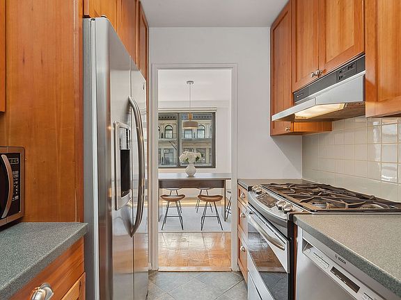 5th image of 7 E 14th St APT 705