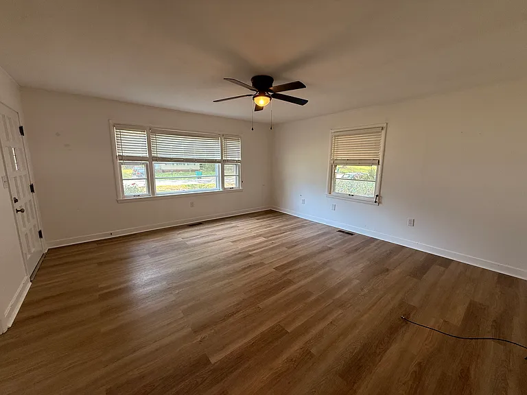 163 Summar Dr — Photo 4