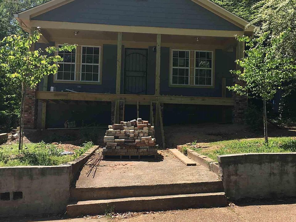 2nd image of 865 Beryl St SW