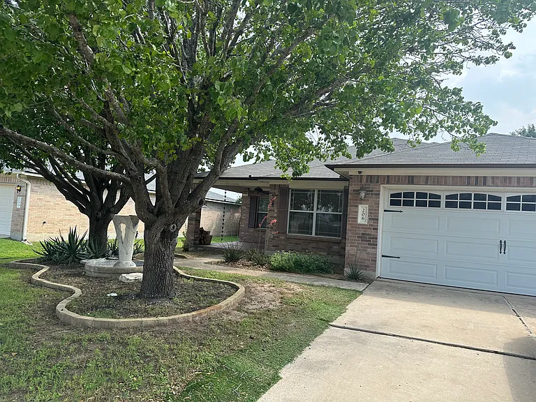206 Katherine Way — Photo 3