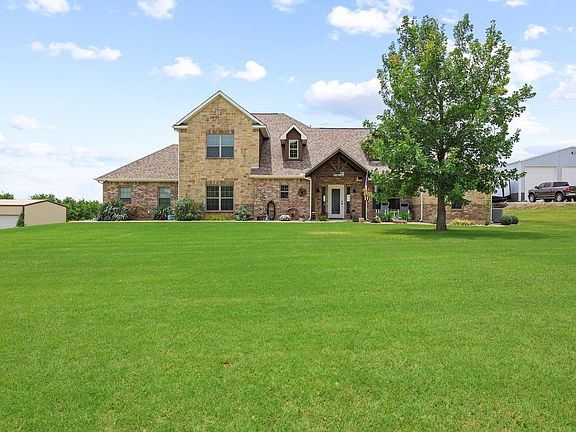 2nd image of 118 Tate Cir