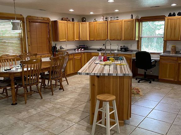 5th image of 1098 W Acres Dr
