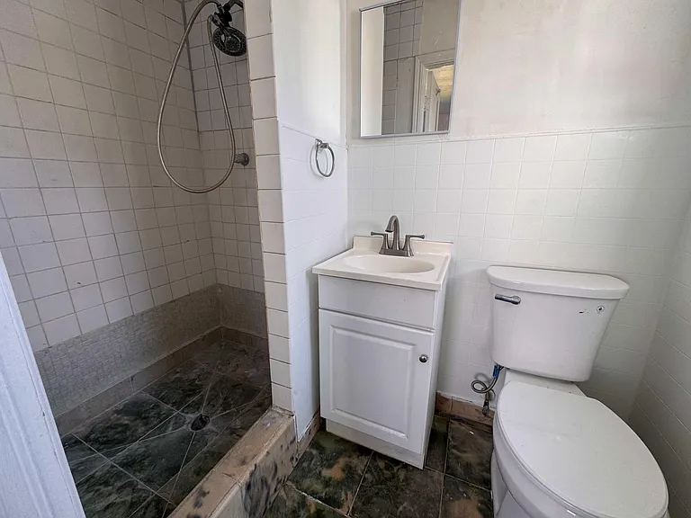 2515 Avenue E — Photo 8
