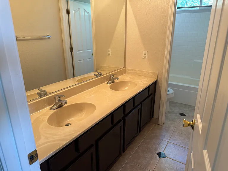 2052 Tivoli Ln — Photo 6