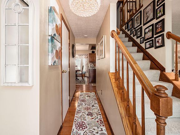 5th image of 329 Misty Hollow Ct