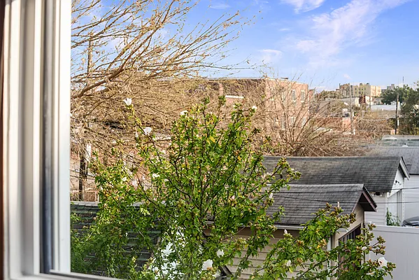 Rented by Compass | media 10