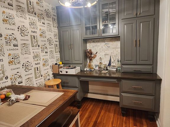 5th image of 304 South St #A