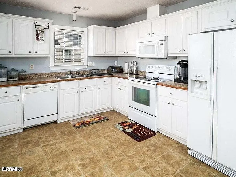 3724 Tifgreen Dr — Photo 2
