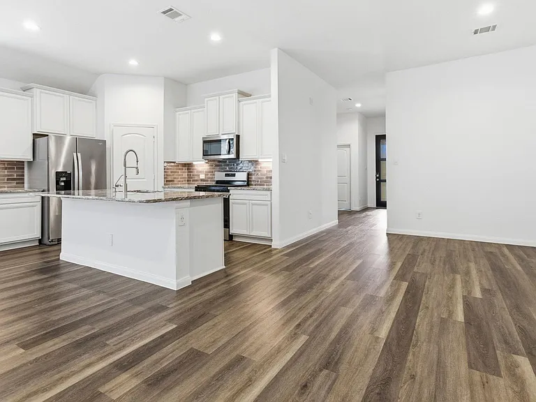 1606 Happy Valley St — Photo 2