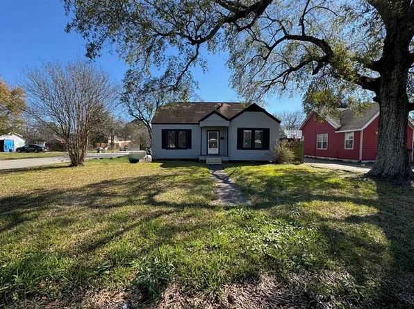 5052 5th St, Port Arthur, TX 77642