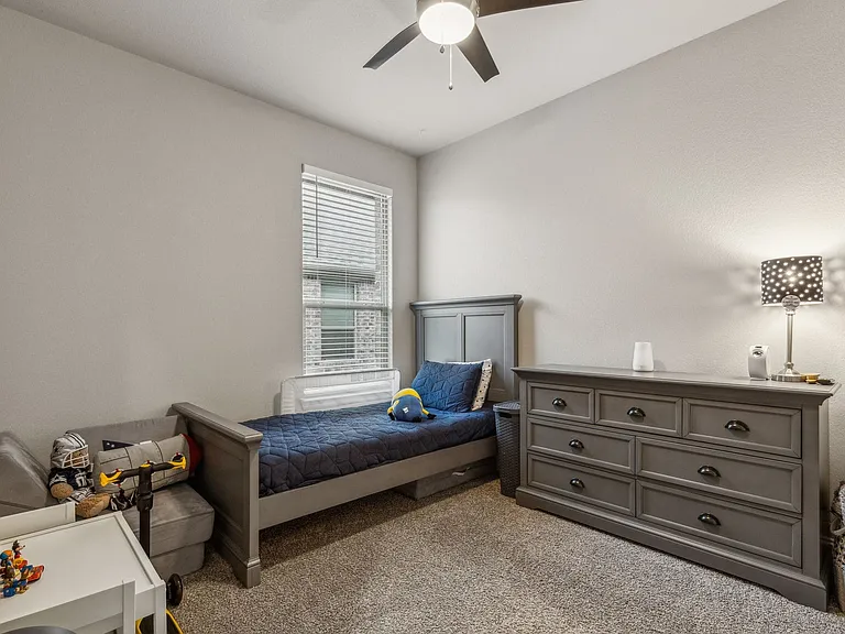 1008 Westwood Ln — Photo 5