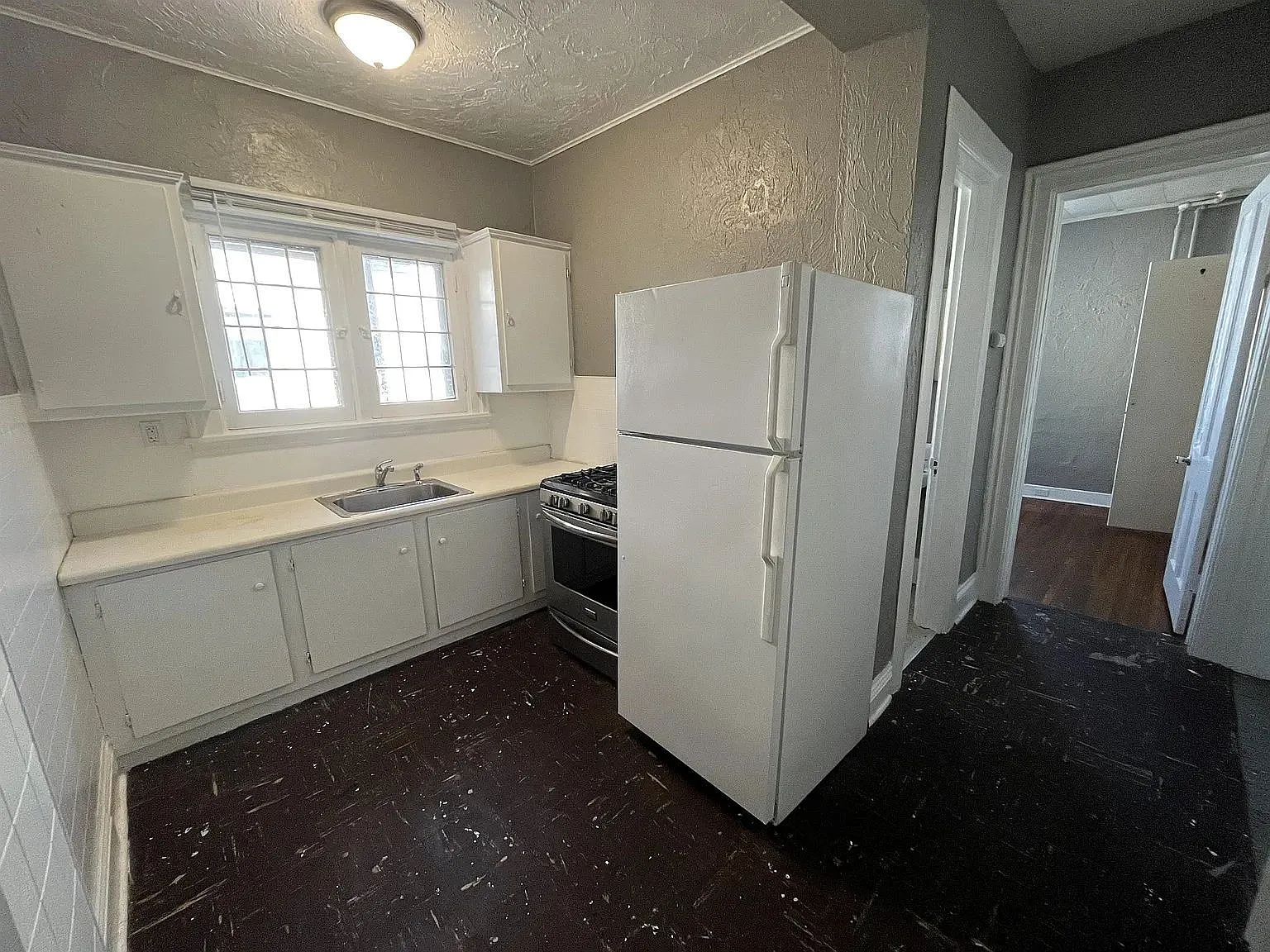 1 bed, 1.0 bath, $750 — Photo 3
