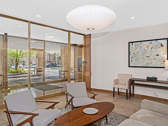 3rd image of 1516 Hinman Ave APT 709