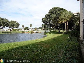 4th image of 4702 Martinique Dr APT F1