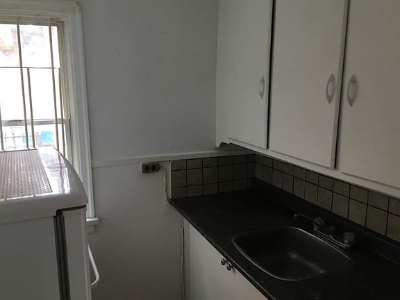 2nd image of 65 SW Eetland Ave #11526685
