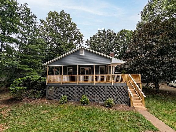 2nd image of 1024 Limerick Ln