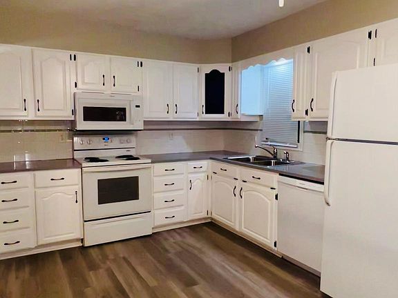 3rd image of 8706 Westridge Dr
