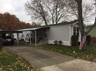 18 Grand Blvd #18, Olmsted Falls, OH 44138