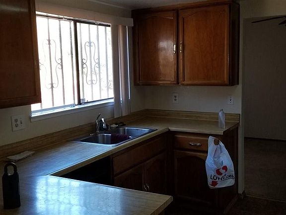 2nd image of 2618 Tuolumne St