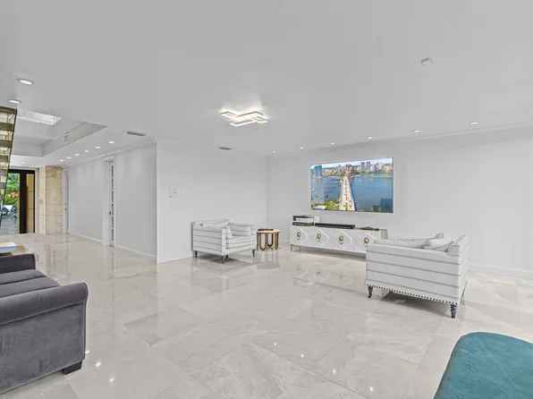 6124 Paradise Point Dr #6124, Miami, FL 33157