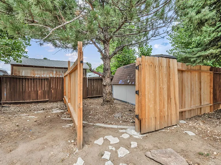 17575 Parrot Dr — Photo 33