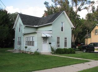 906 Eales Ave, Waukesha, WI 53186