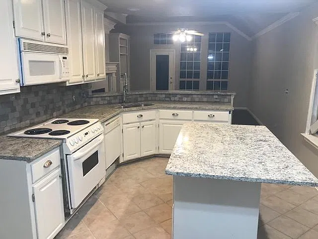 3 bed, 1856 sqft, $2,000 — Photo 3