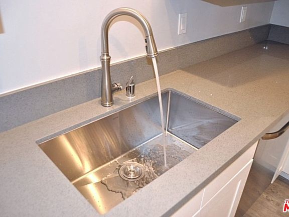 5th image of 505 N Kenwood St APT 4