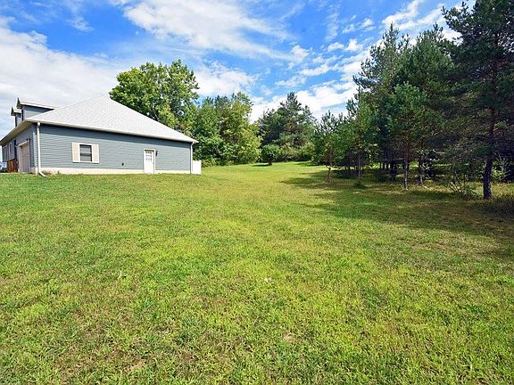 2nd image of 36 Scotch Pine Ln