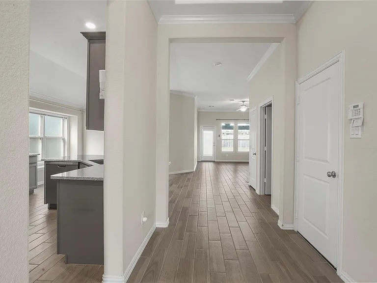 15218 Kickapoo Cavern Dr — Photo 3