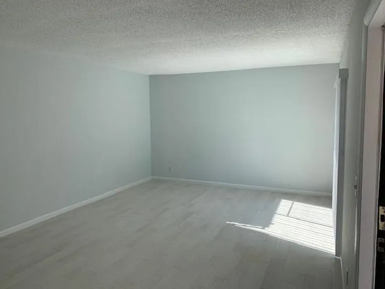 2228 White Pine Cir #B — Photo 11