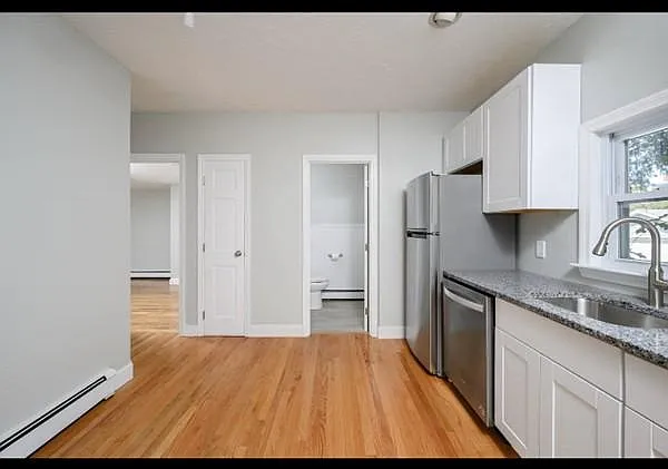 2 bed, 900 sqft, $2,600 — Photo 3