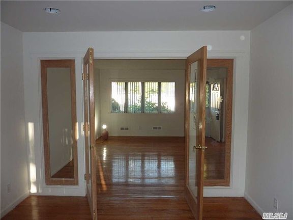 4th image of 16 Howell Dr