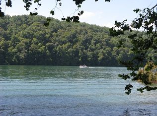 318 Hiwassee Dr, Jacksboro, TN 37757