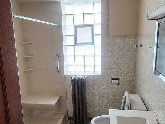 5th image of 2122 Gunderson Ave #1