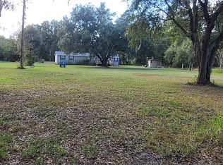 2147 Saunders Rd, Zephyrhills, FL 33540