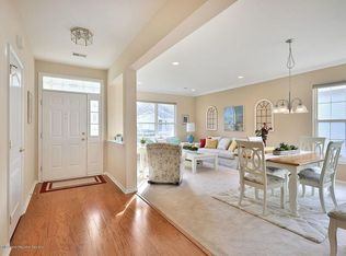 14 Amberwinds Ct, Lakewood, NJ 08701